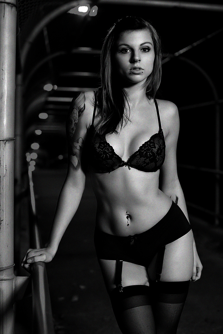 Female model photo shoot of Lauren Lunder by James Ellingen