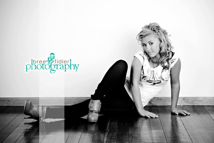 Female model photo shoot of Carly Mowry
