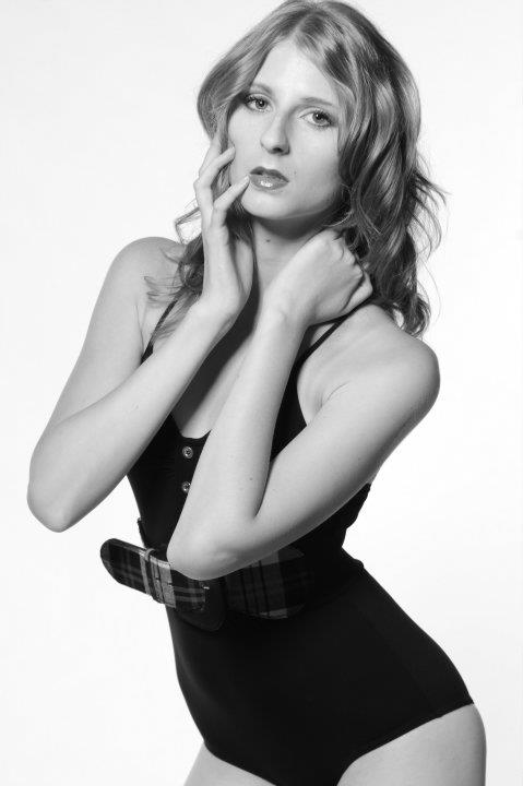 Female model photo shoot of Anna Kalsin