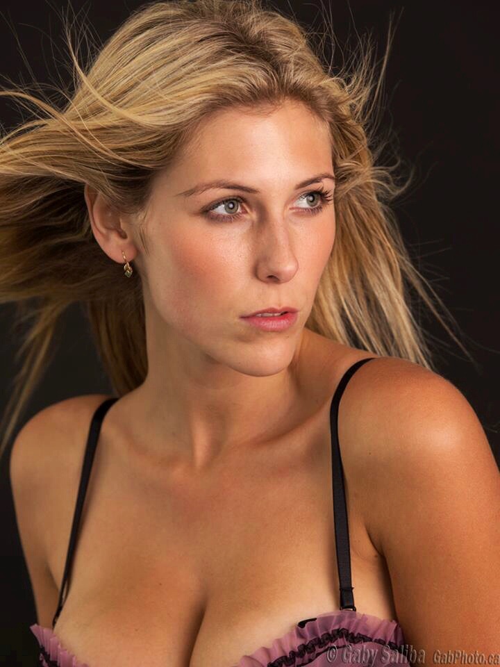 Female model photo shoot of Amanda Harding