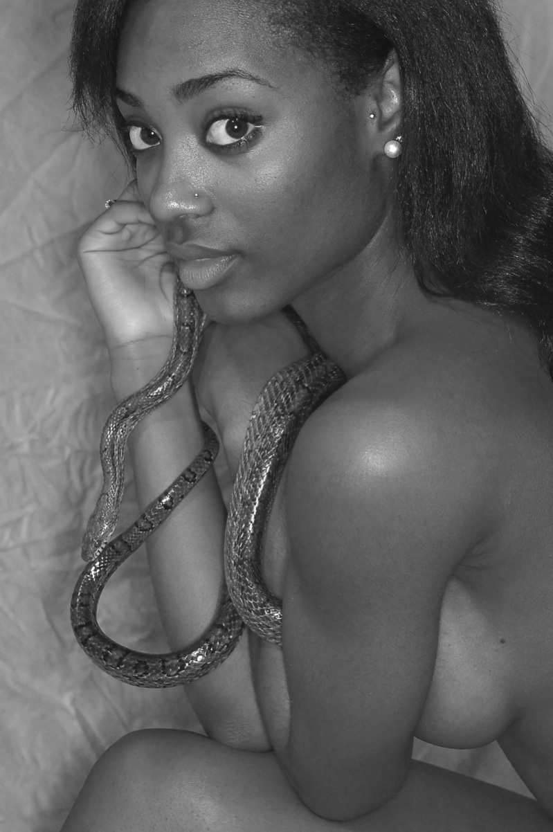 Female model photo shoot of Lanaiza Kelly by Mobius Images