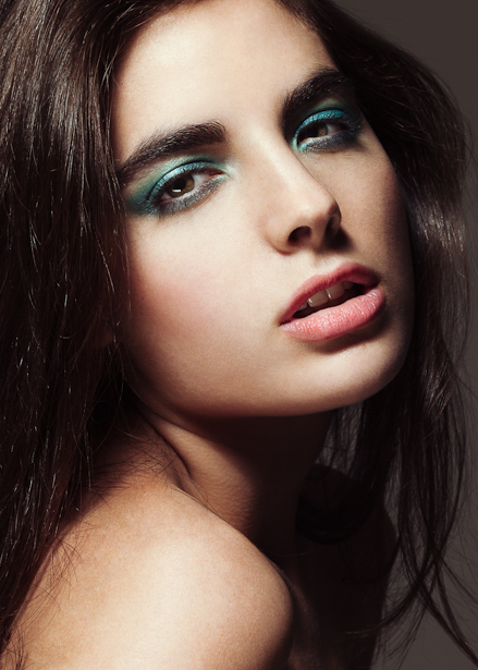 Female model photo shoot of Aleksandra Ambrozy MUA