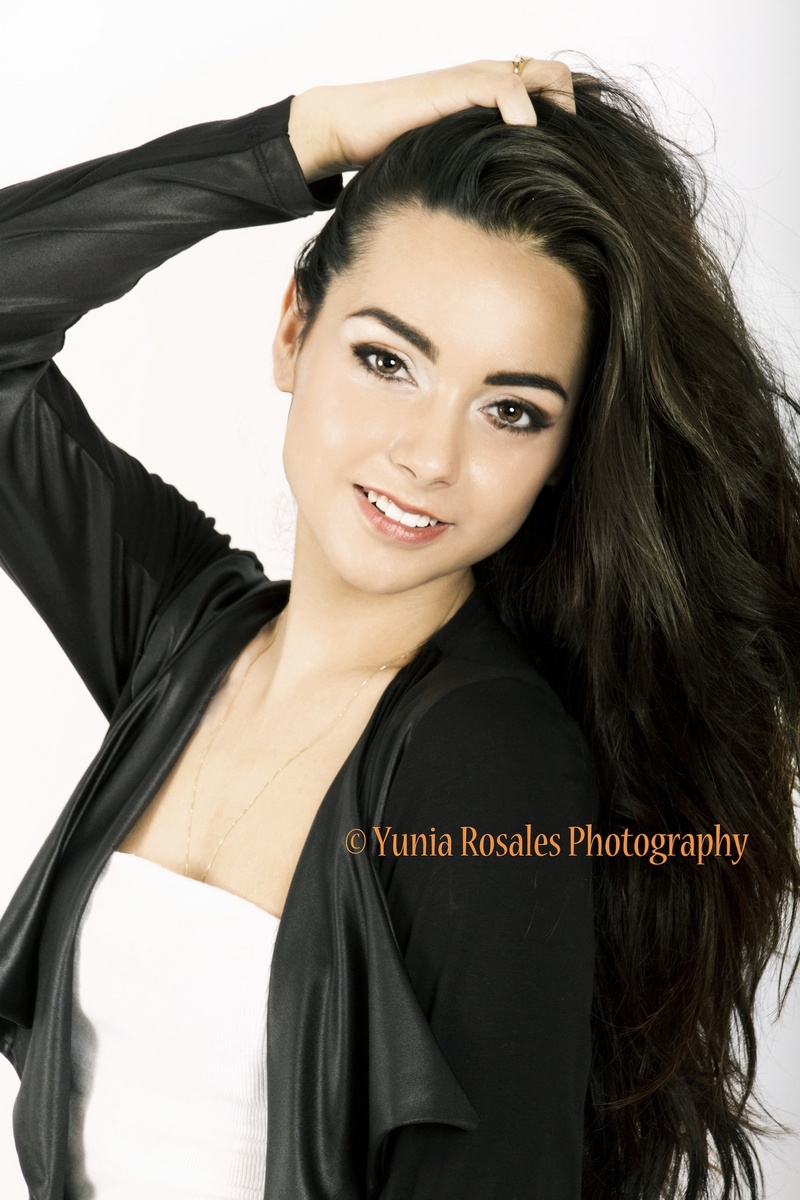 Female model photo shoot of Andreita O by Yunia Rosales Dimension