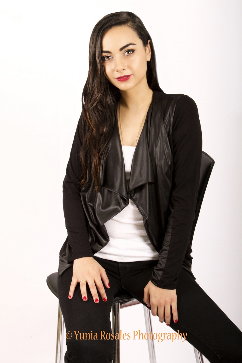 Female model photo shoot of Andreita O by Yunia Rosales Dimension