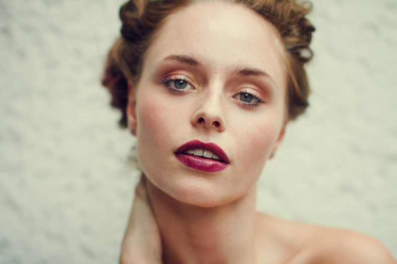 Female model photo shoot of yankee makeup in Berlin