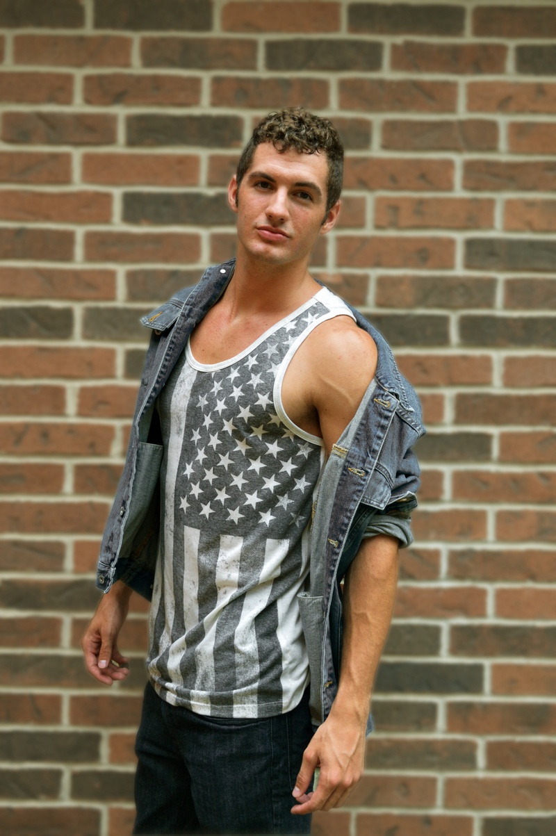 Male model photo shoot of Aaron Mota