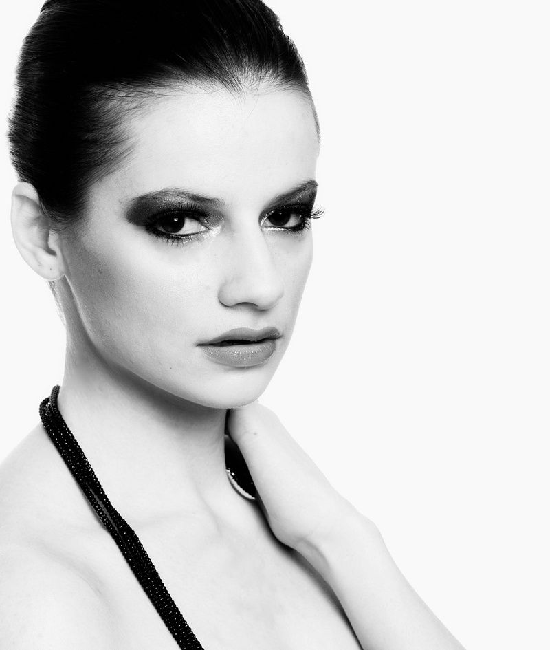 Female model photo shoot of Drina003