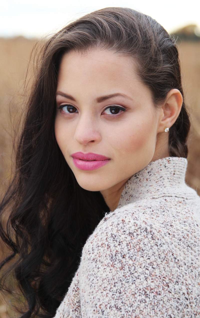 Female model photo shoot of Mona Lissa