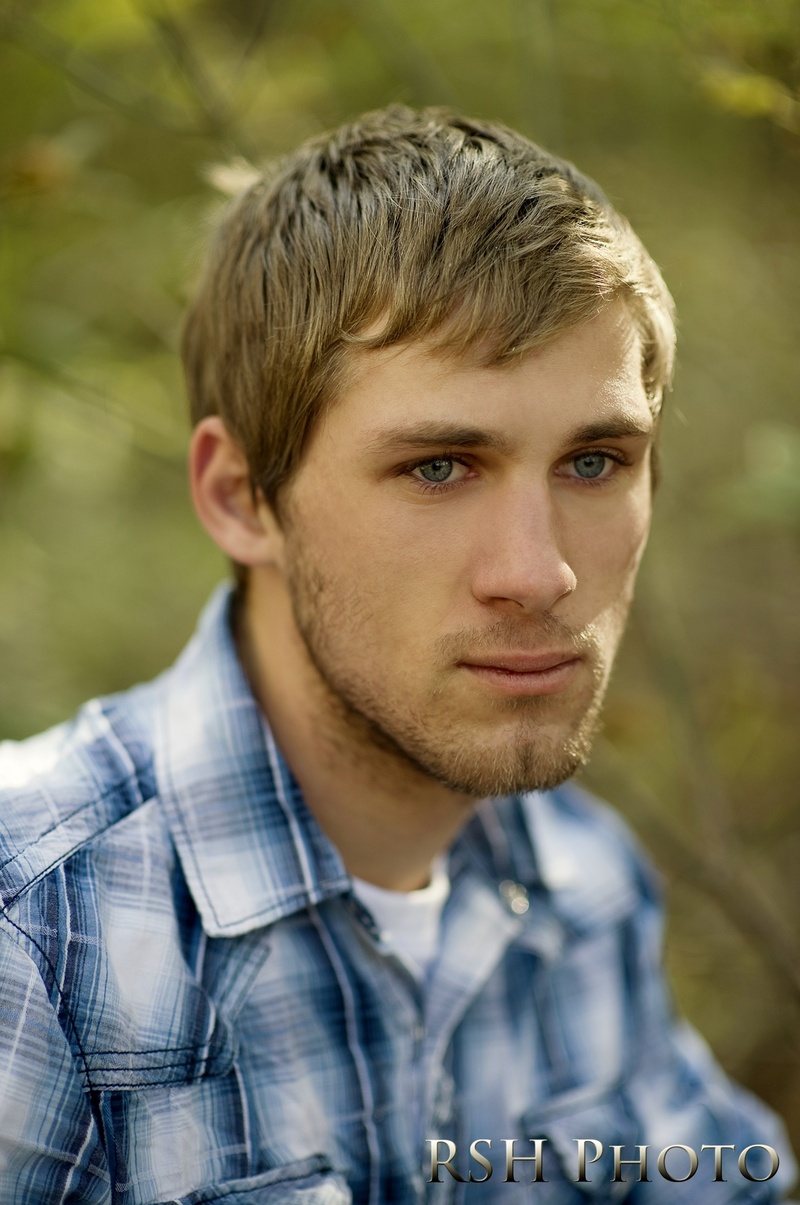 Male model photo shoot of Dustin marlowe