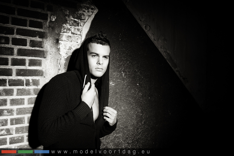 Male model photo shoot of David036 by Model voor 1 dag