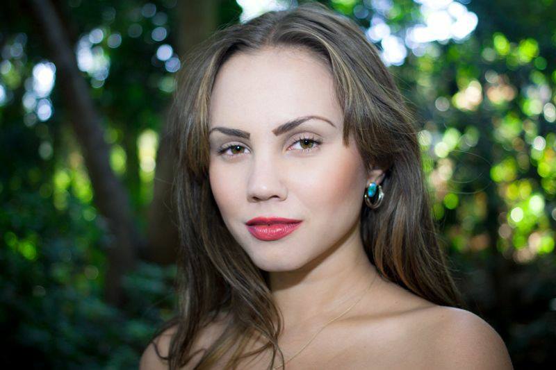 Female model photo shoot of Viktoriya Dov