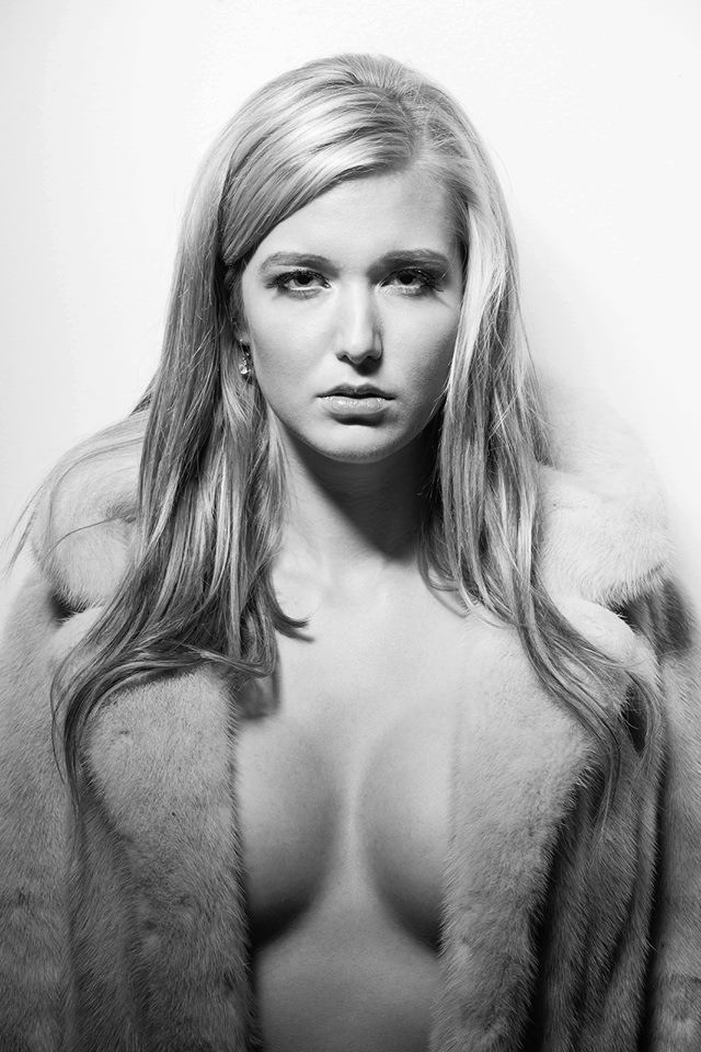 Female model photo shoot of Jessica Hillman