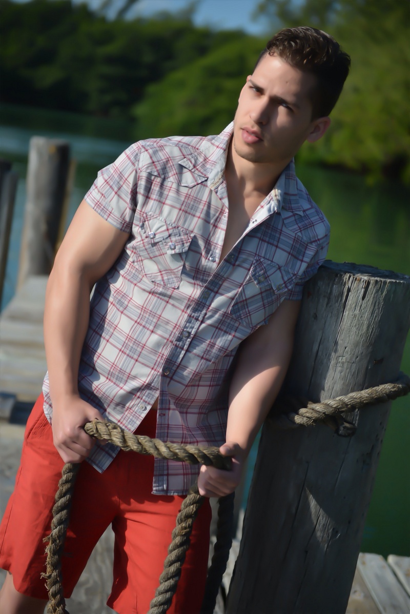 Male model photo shoot of Victor M Gonzalez