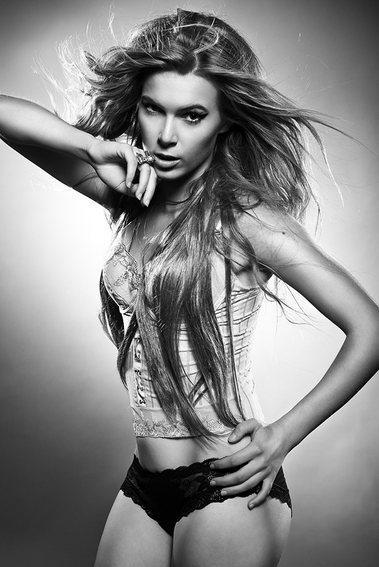 Female model photo shoot of Justyna Paula 