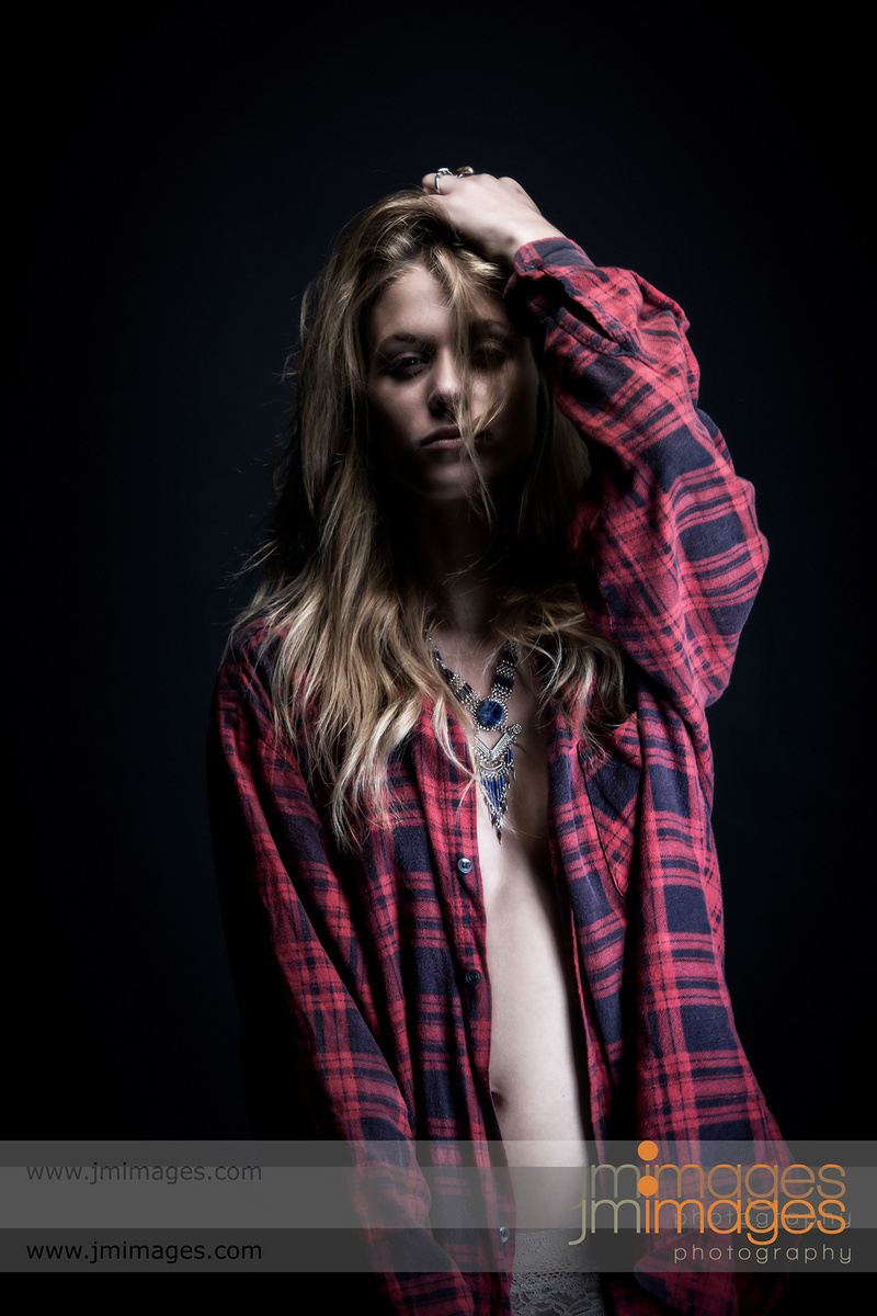 Female model photo shoot of Lynn Neely