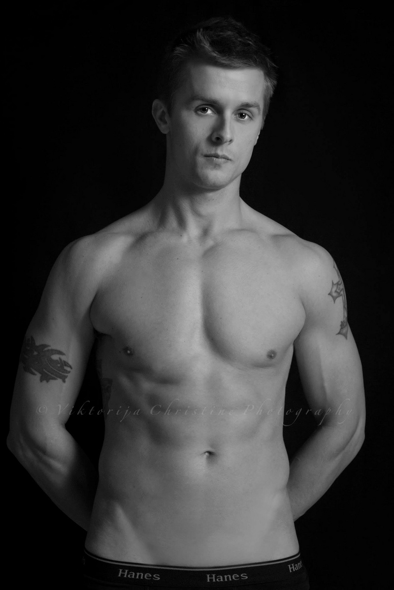 Male model photo shoot of Fitness684