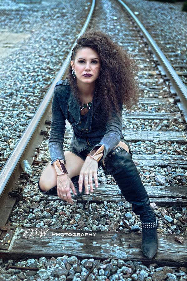 Female model photo shoot of Evelyn Veesovata in Aurora