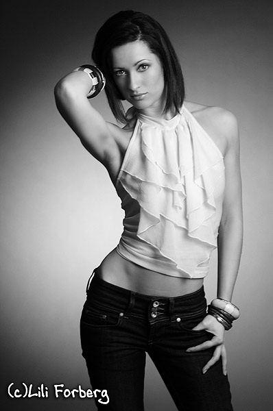 Female model photo shoot of Lee Lahy