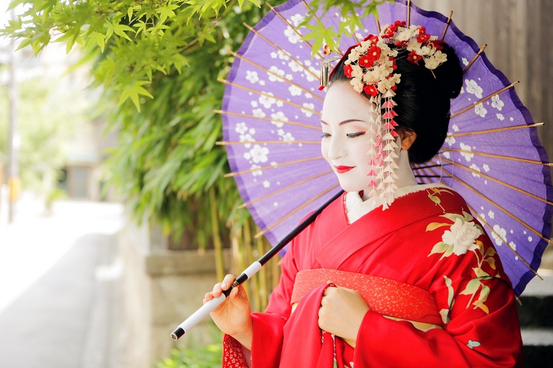 Female model photo shoot of Rina Hoshino in Gion, Kyoto, Japan