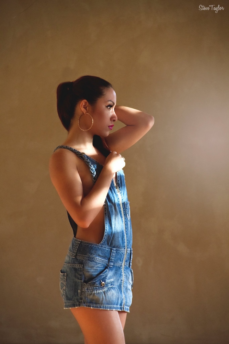 Female model photo shoot of Dianita de la Cruz