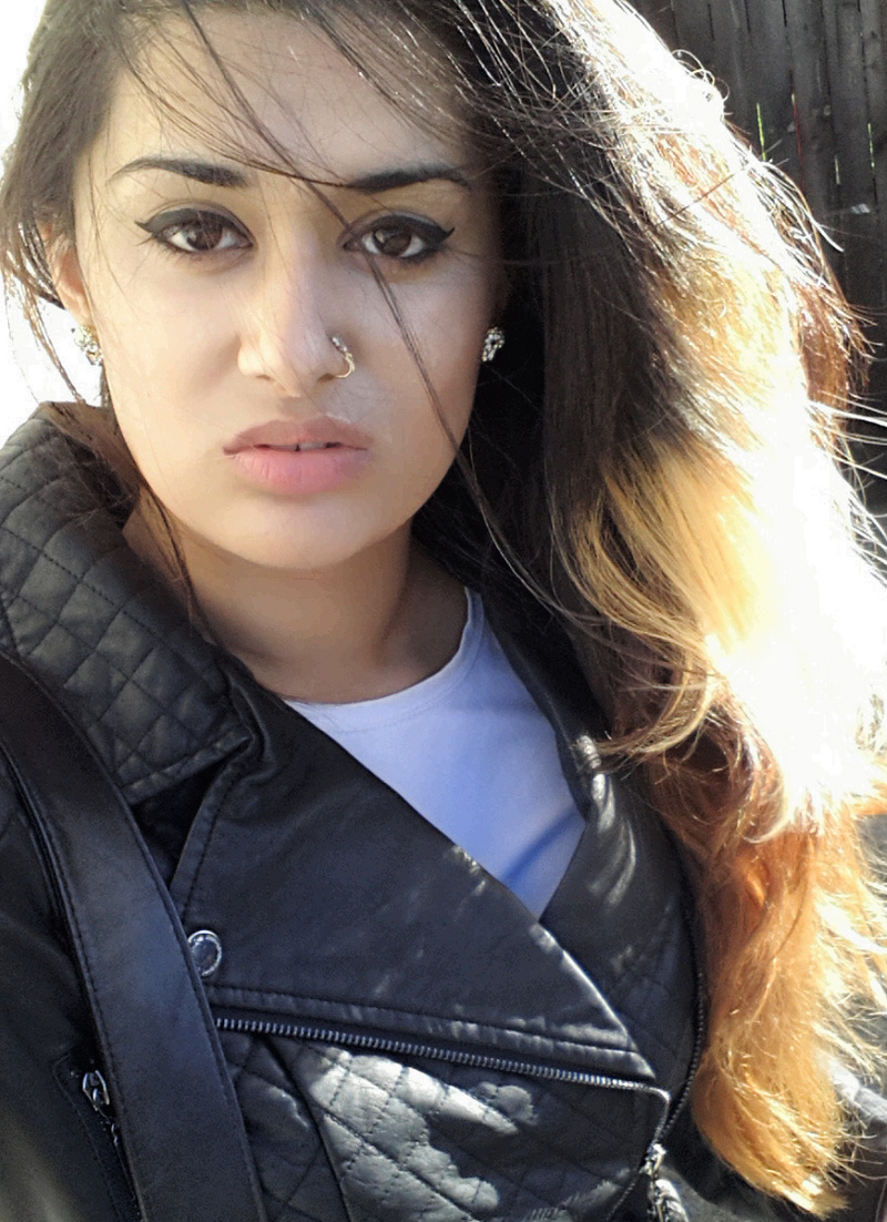 Female model photo shoot of Hina Neelam