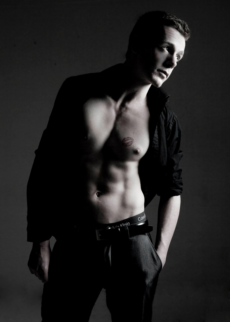 Male model photo shoot of Gareth Worth