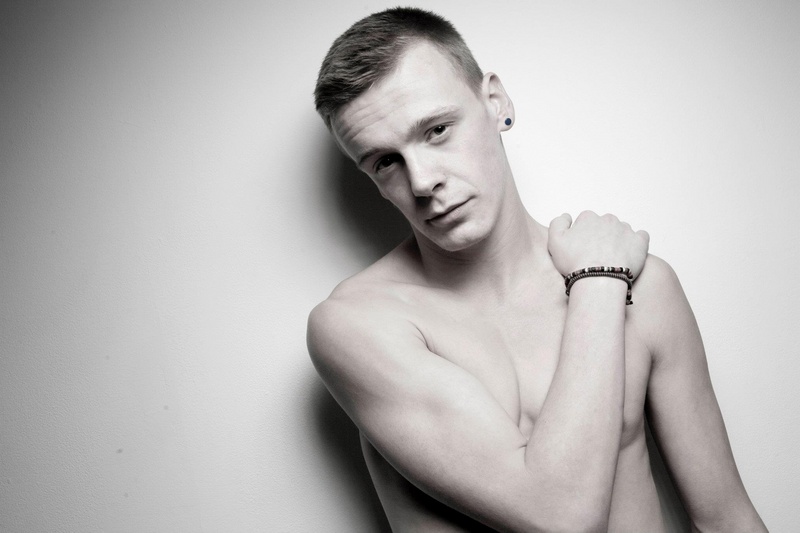 Male model photo shoot of Gareth Worth