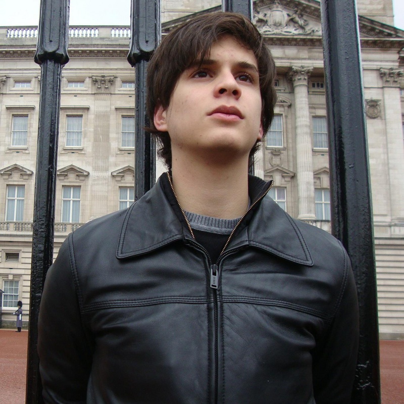 Male model photo shoot of Arturo Alanis in London, England