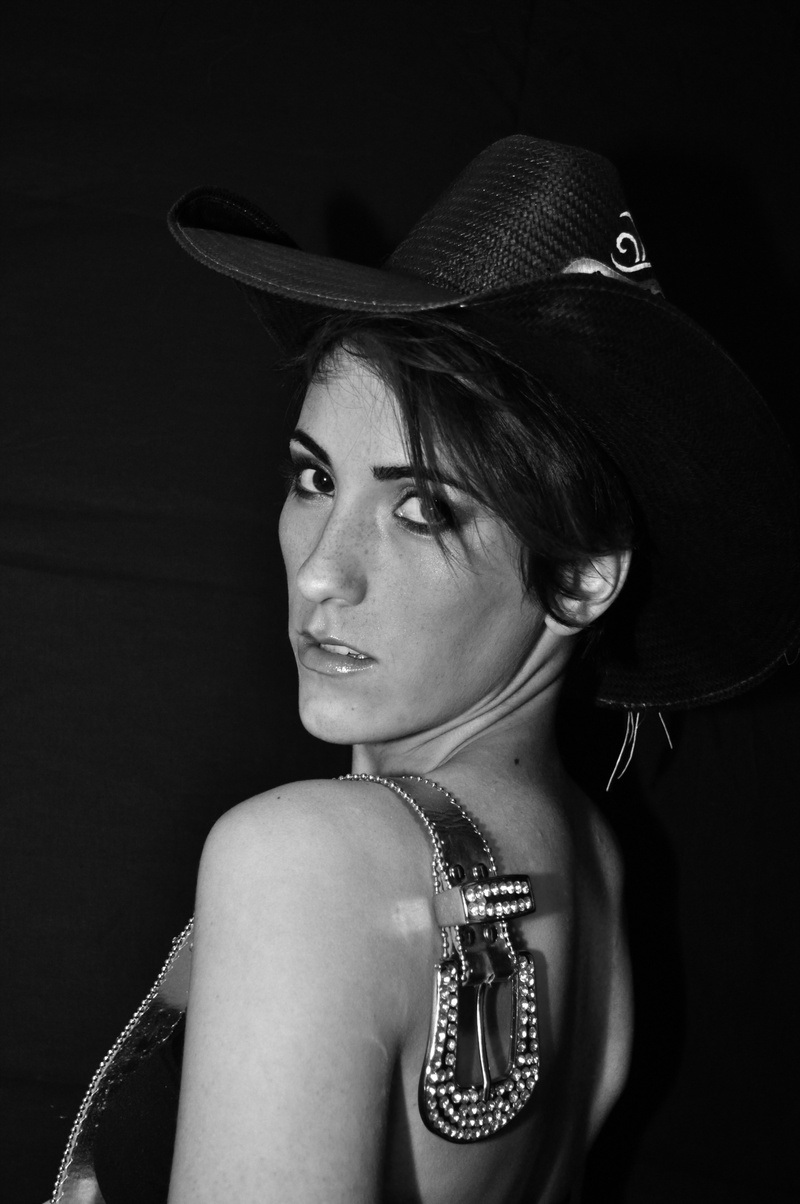 Female model photo shoot of Victoria Ternullo