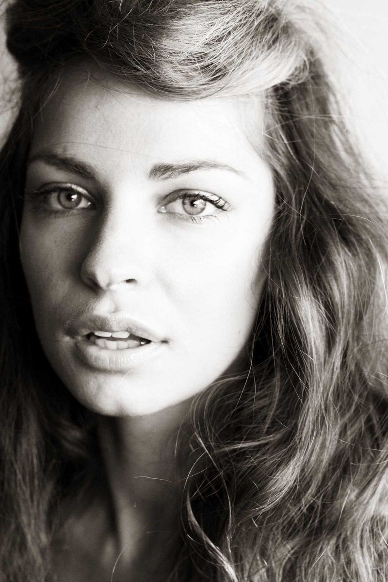 Female model photo shoot of Angela Yelland 