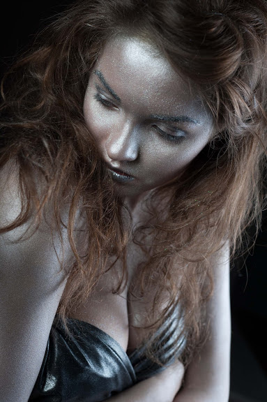 Female model photo shoot of Dominika Gniewek by krzychfoto in Katowice