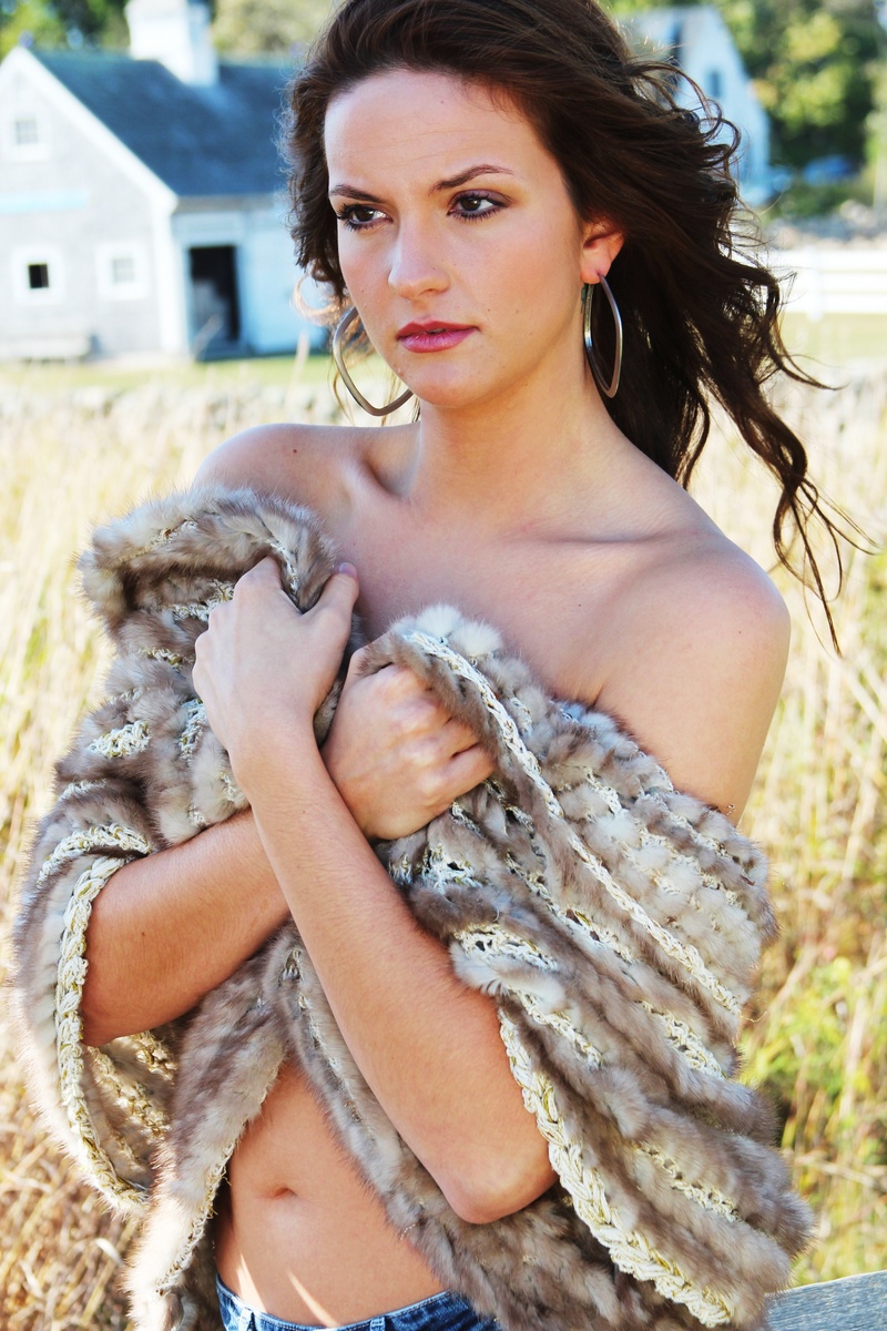 Female model photo shoot of Laura Lee Finn