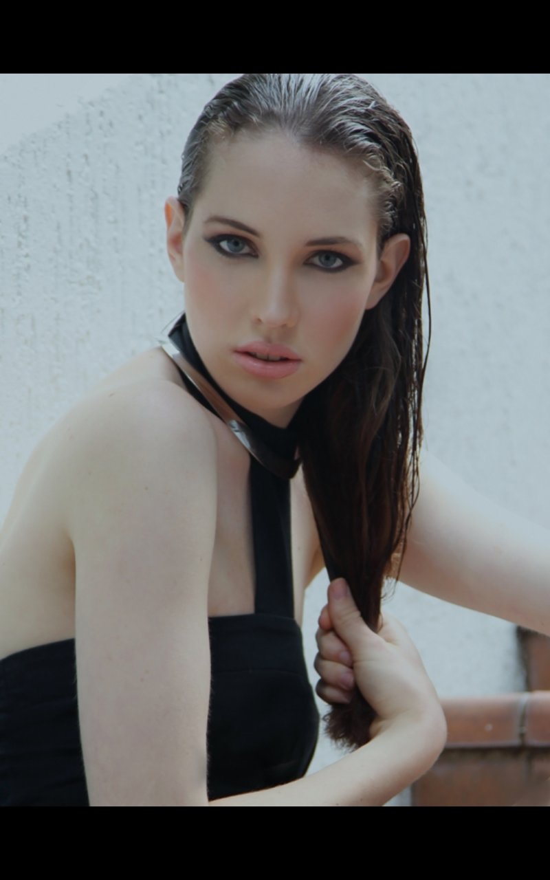 Female model photo shoot of Alexandria Wishart