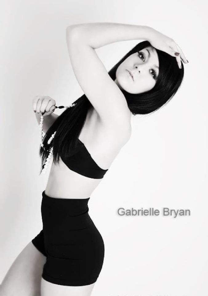 Female model photo shoot of Gabriella Louise 