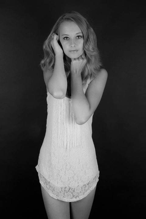 Female model photo shoot of Larissa Zuidema in Leeuwarden