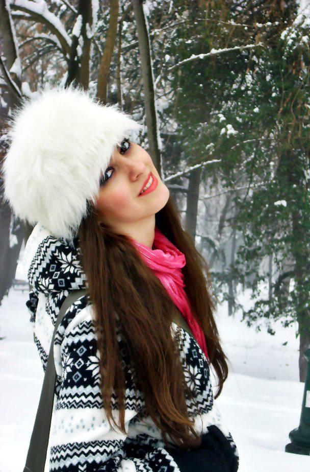 Female model photo shoot of Atina Topchieva