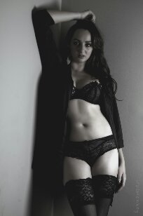 Female model photo shoot of amy beaman