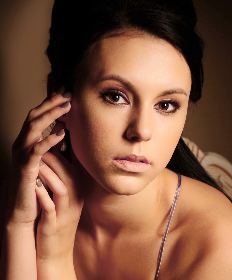 Female model photo shoot of Holly Leinster 