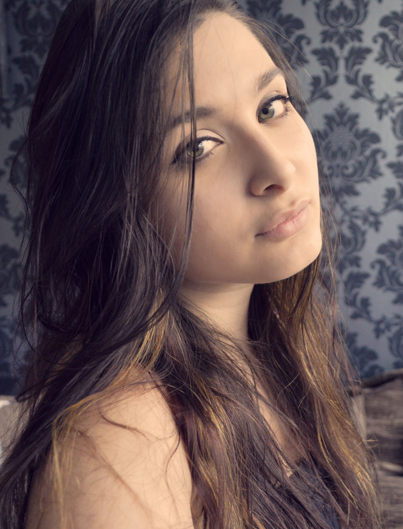 Female model photo shoot of Yaz Basusta
