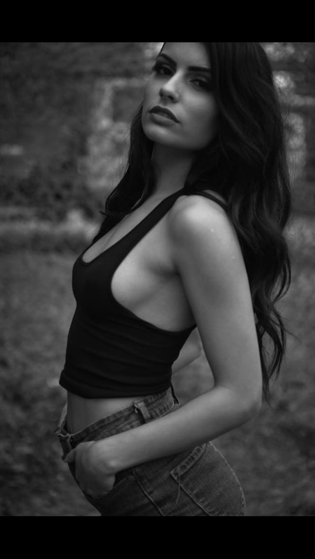 Female model photo shoot of Alexandra Perez 
