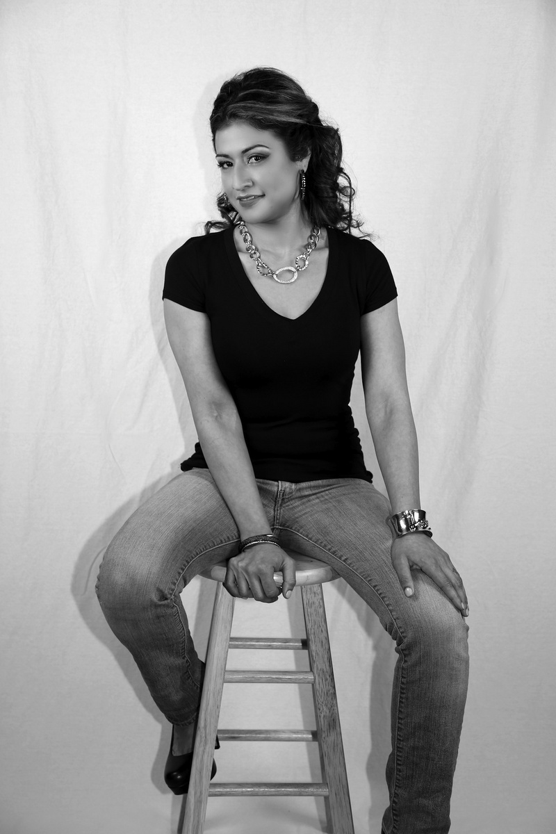Female model photo shoot of Giara Elena-Isabel Diaz in Buffalo, NY