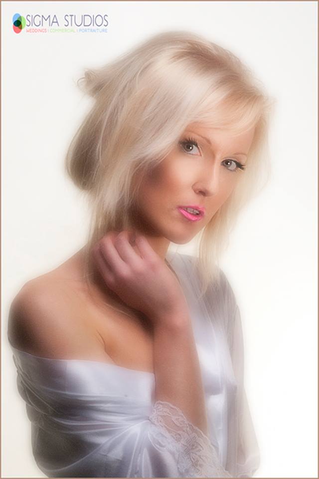 Female model photo shoot of Cindy Angela M