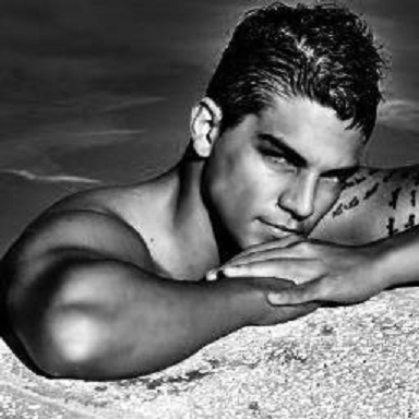Male model photo shoot of Thiago Live Official MM