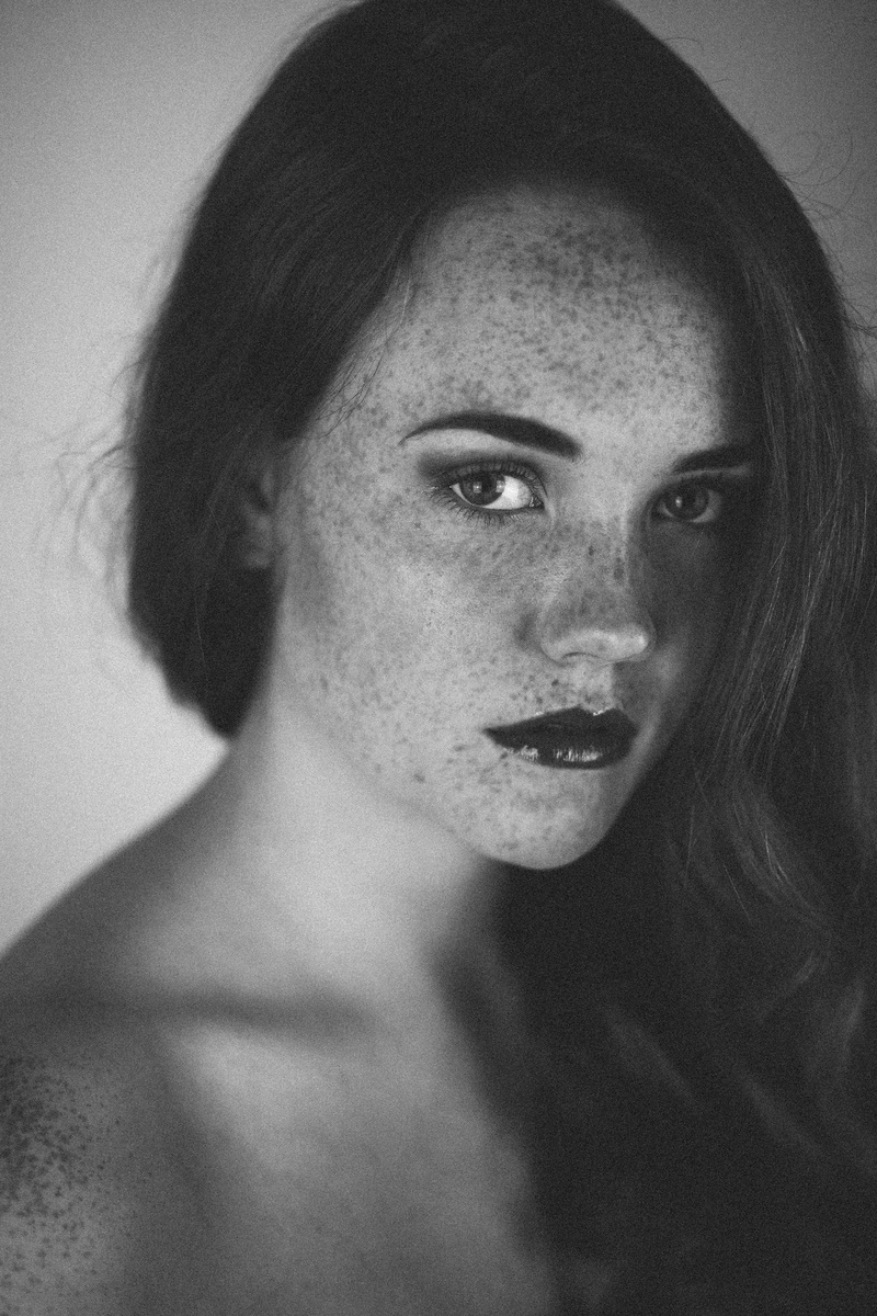 Female model photo shoot of Leah Henson