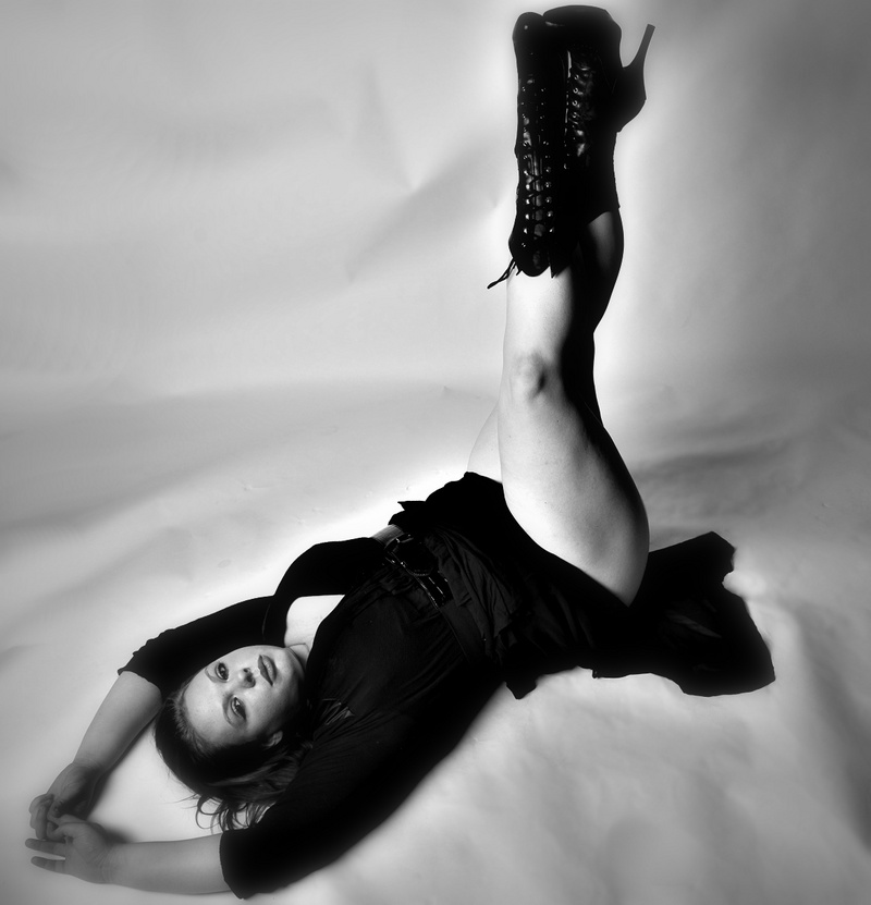 Female model photo shoot of Sparrow Dawn by Studio100 in Owensboro KY, Studio100