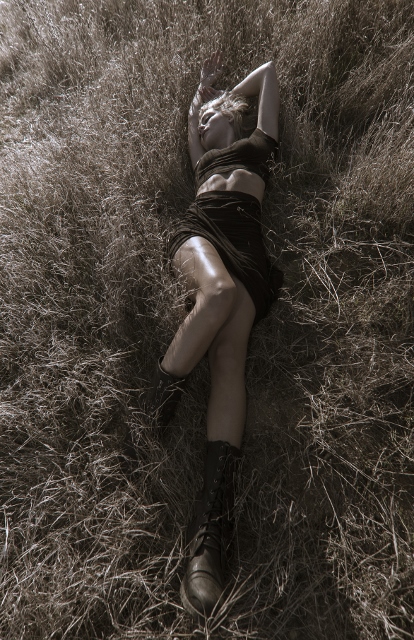 Female model photo shoot of Anna Lisa Flinchbaugh by pytaheri