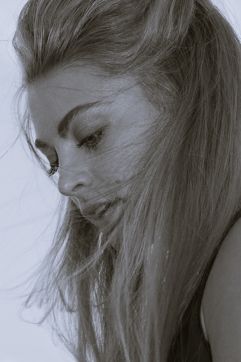 Female model photo shoot of Anna Lisa Flinchbaugh by pytaheri