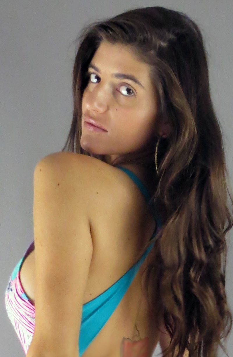 Female model photo shoot of Nikkiandro