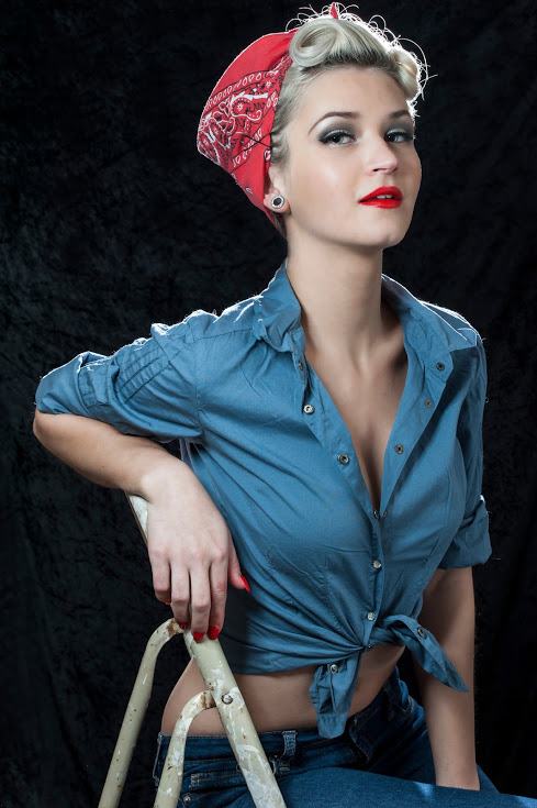 Female model photo shoot of Ana Lollipop