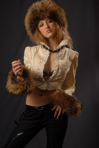 Female model photo shoot of Maria Ziman
